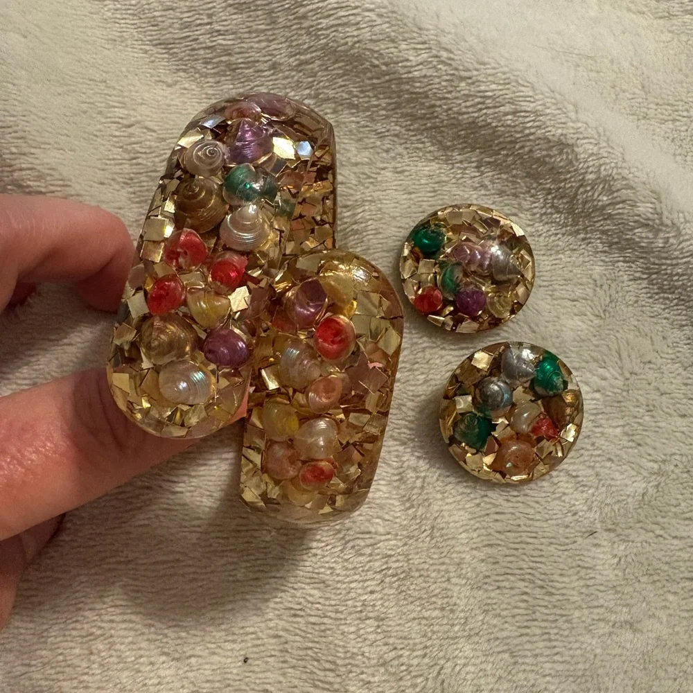 Vintage Lucite Seashell Bracelet Earrings Jewelry Set Gold Foil Confetti Bypass - Picture 2 of 8